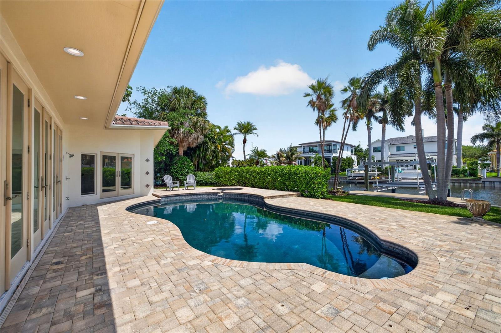 1233 EDEN ISLE DR NE, ST PETERSBURG, FL, 33704