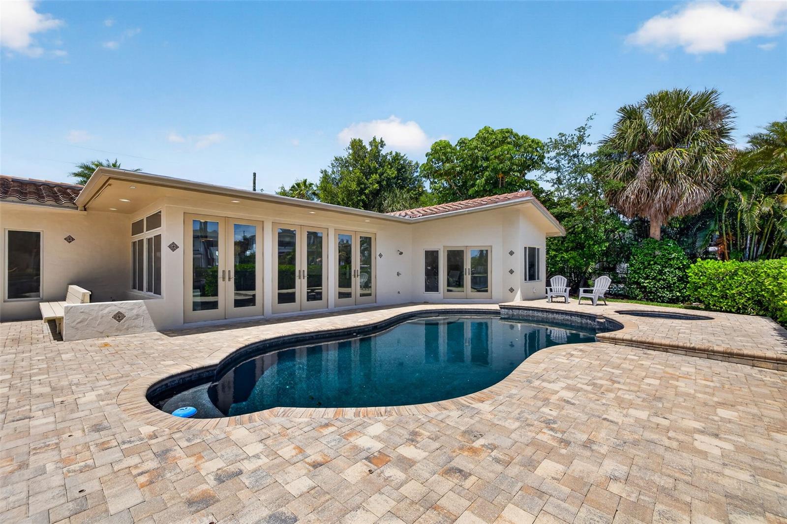 1233 EDEN ISLE DR NE, ST PETERSBURG, FL, 33704