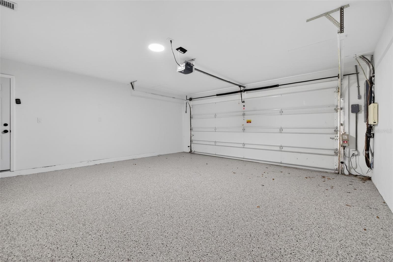 1233 EDEN ISLE DR NE, ST PETERSBURG, FL, 33704