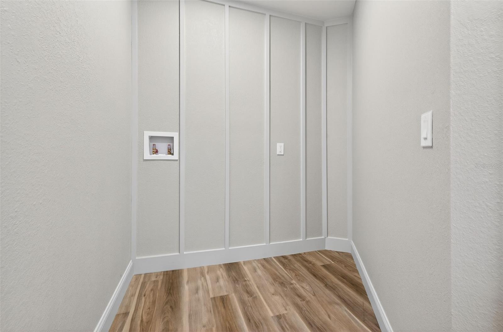 1233 EDEN ISLE DR NE, ST PETERSBURG, FL, 33704