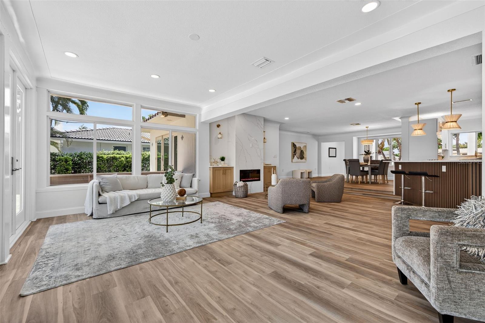 1233 EDEN ISLE DR NE, ST PETERSBURG, FL, 33704