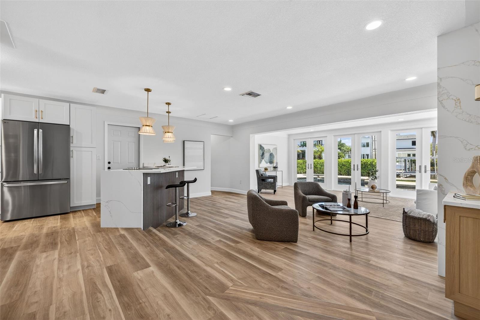 1233 EDEN ISLE DR NE, ST PETERSBURG, FL, 33704