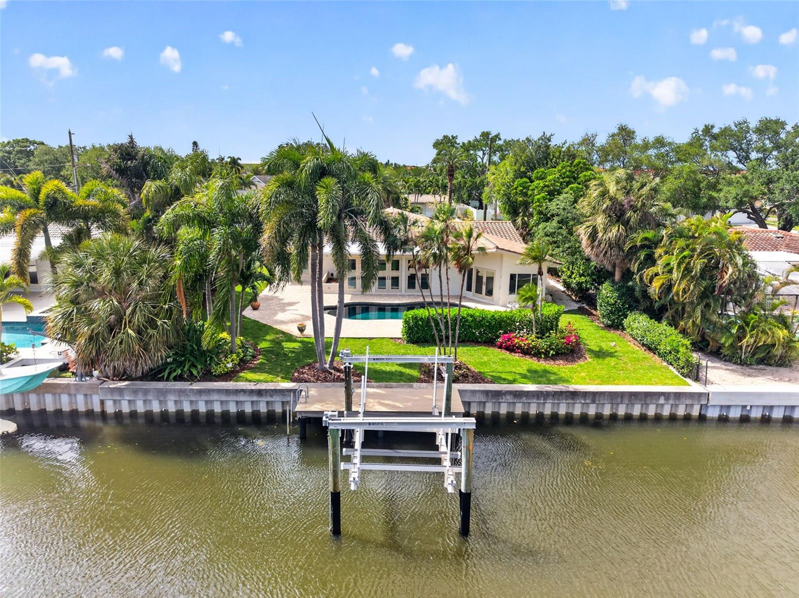 1233 EDEN ISLE DR NE, ST PETERSBURG, FL, 33704