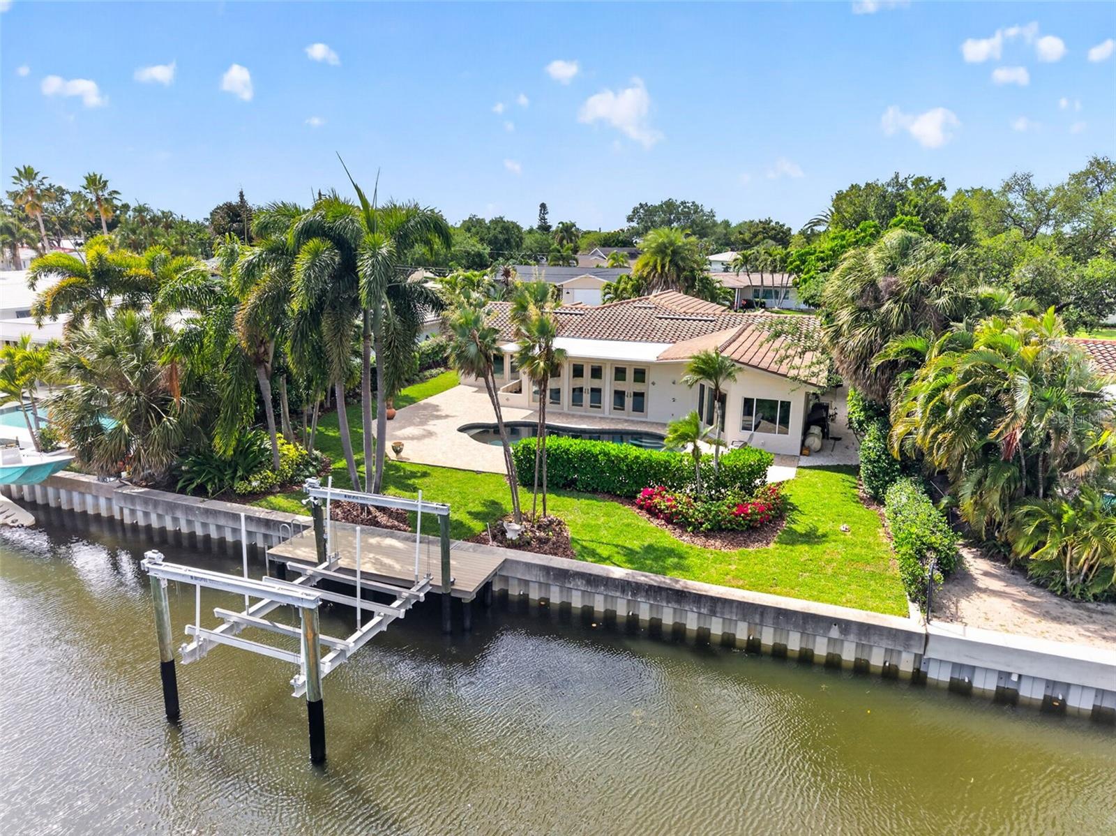 1233 EDEN ISLE DR NE, ST PETERSBURG, FL, 33704