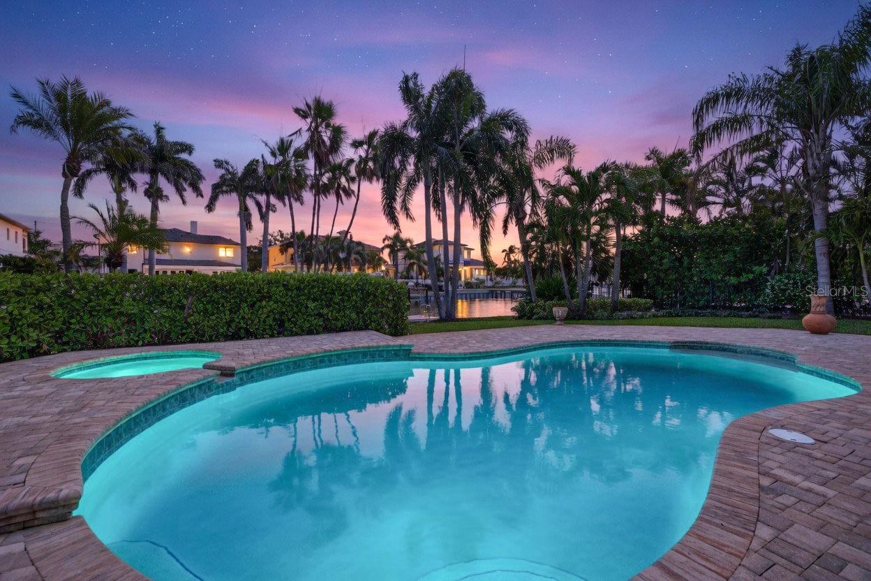 1233 EDEN ISLE DR NE, ST PETERSBURG, FL, 33704