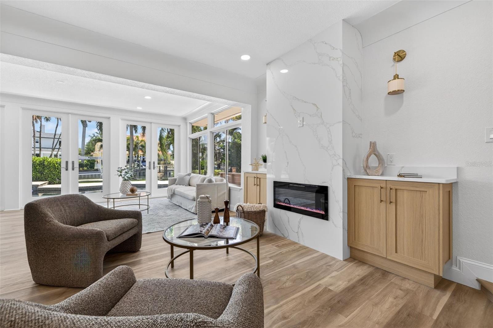 1233 EDEN ISLE DR NE, ST PETERSBURG, FL, 33704