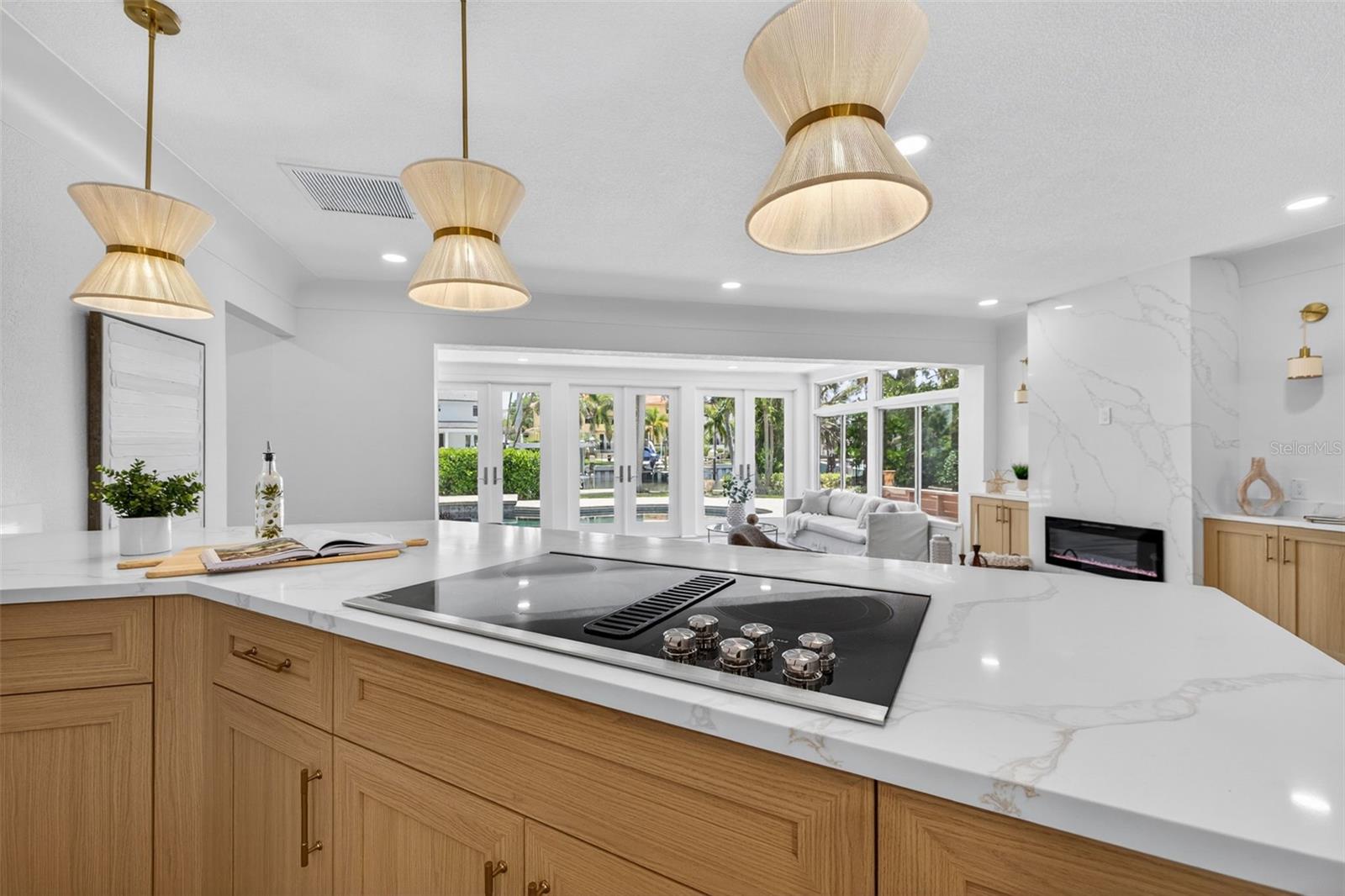 1233 EDEN ISLE DR NE, ST PETERSBURG, FL, 33704