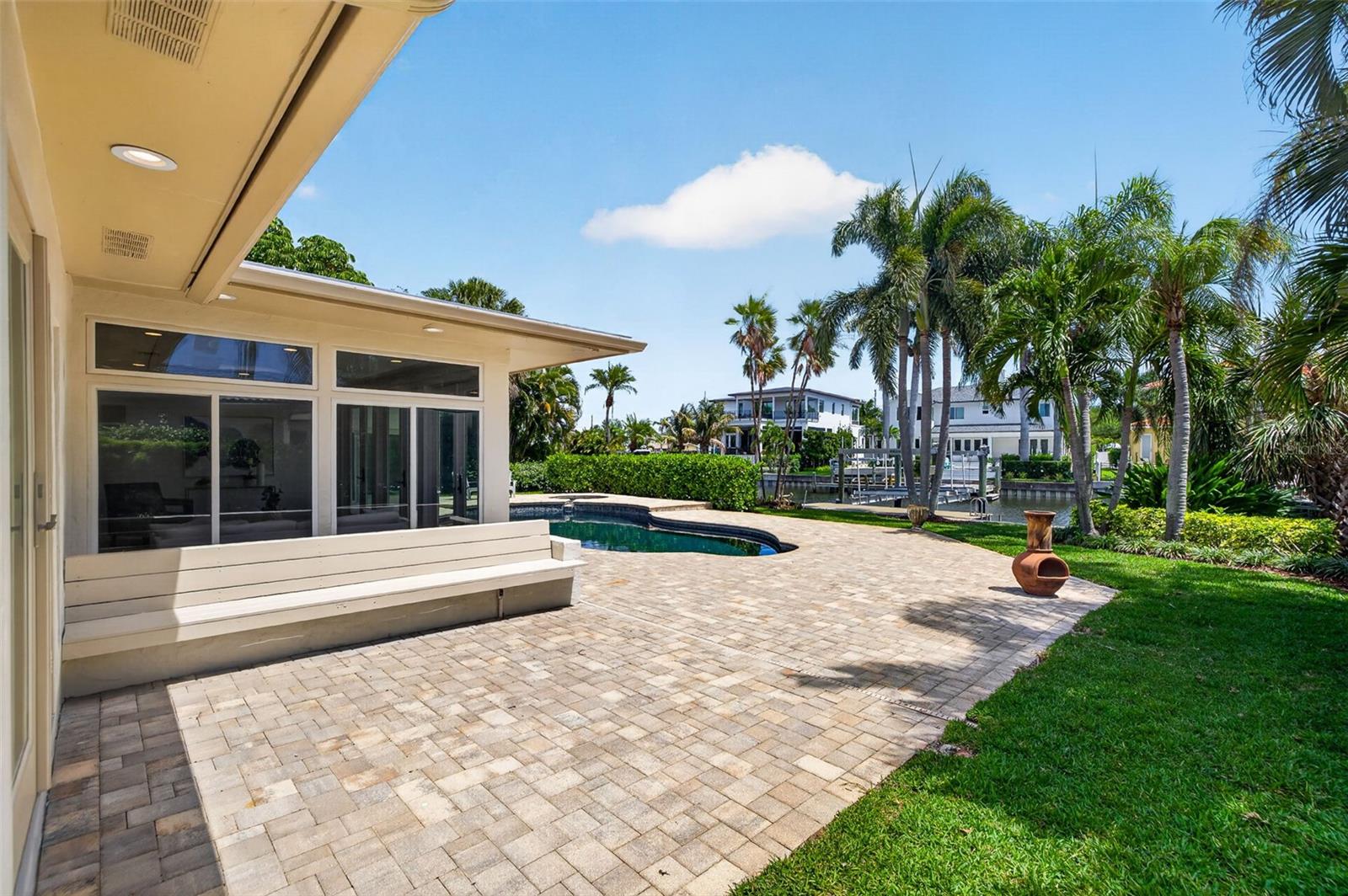 1233 EDEN ISLE DR NE, ST PETERSBURG, FL, 33704