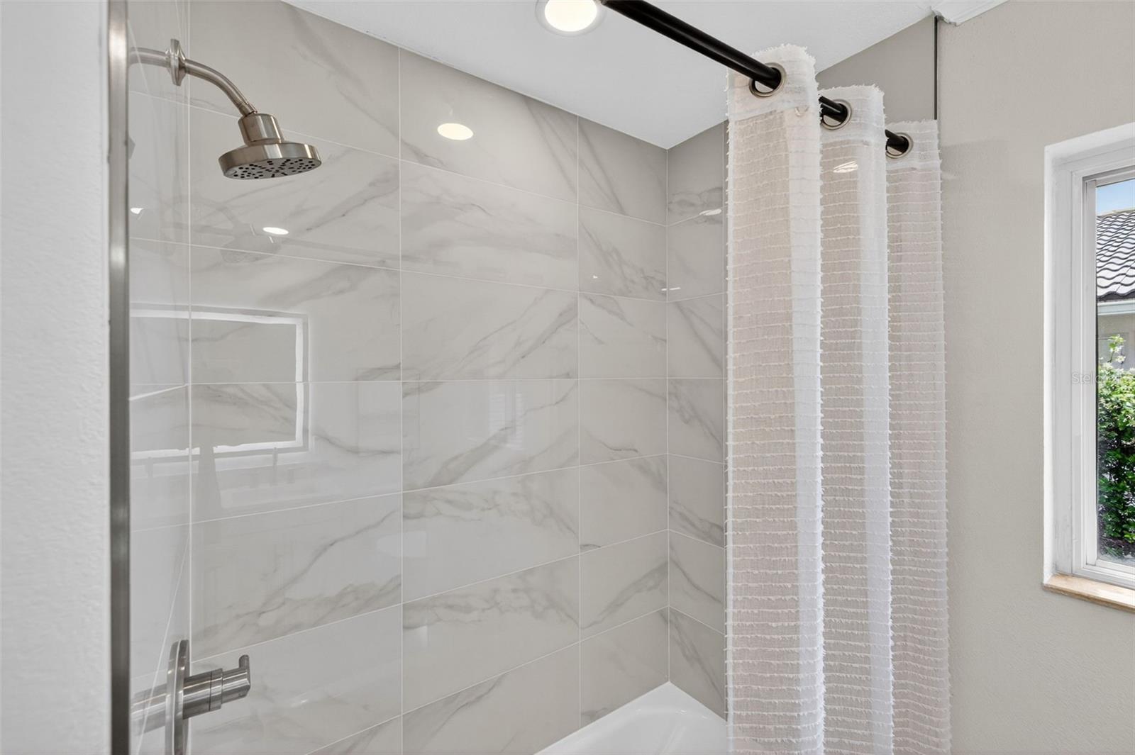 1233 EDEN ISLE DR NE, ST PETERSBURG, FL, 33704