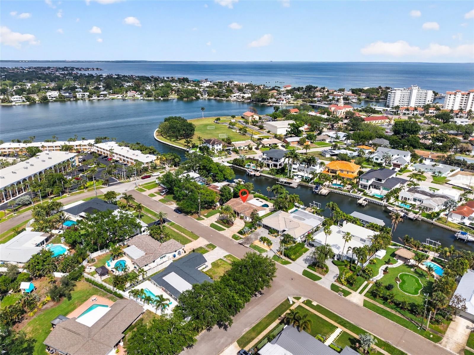 1233 EDEN ISLE DR NE, ST PETERSBURG, FL, 33704