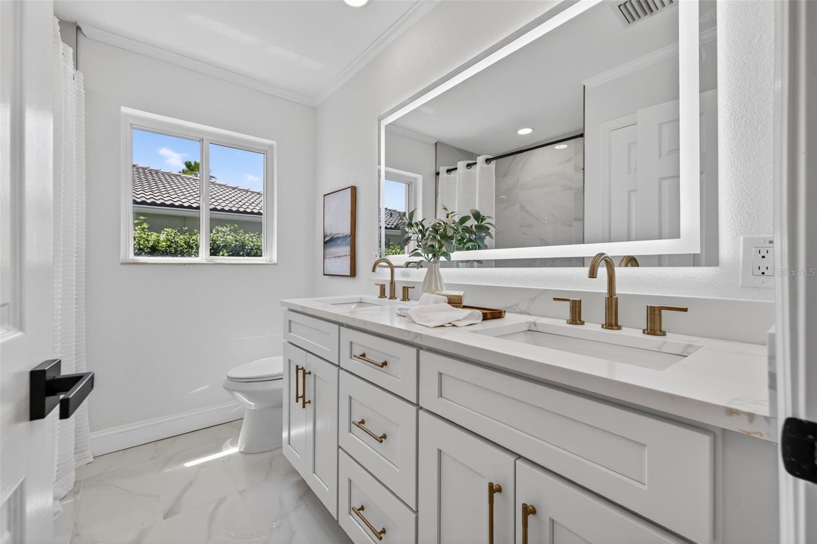 1233 EDEN ISLE DR NE, ST PETERSBURG, FL, 33704