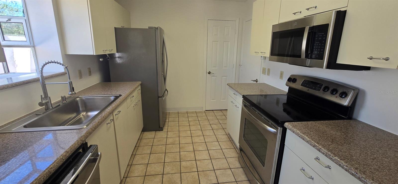 628 DOMINGUEZ DR, LADY LAKE, FL, 32159