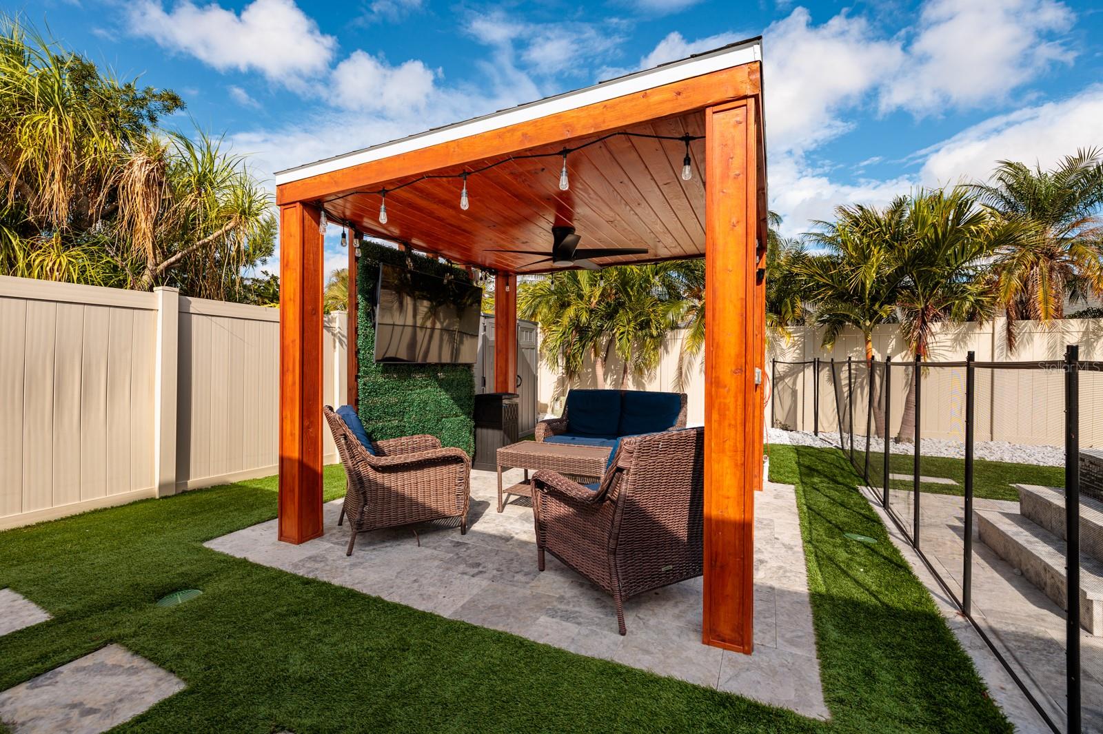 9481 MONICA DR, SEMINOLE, FL, 33777