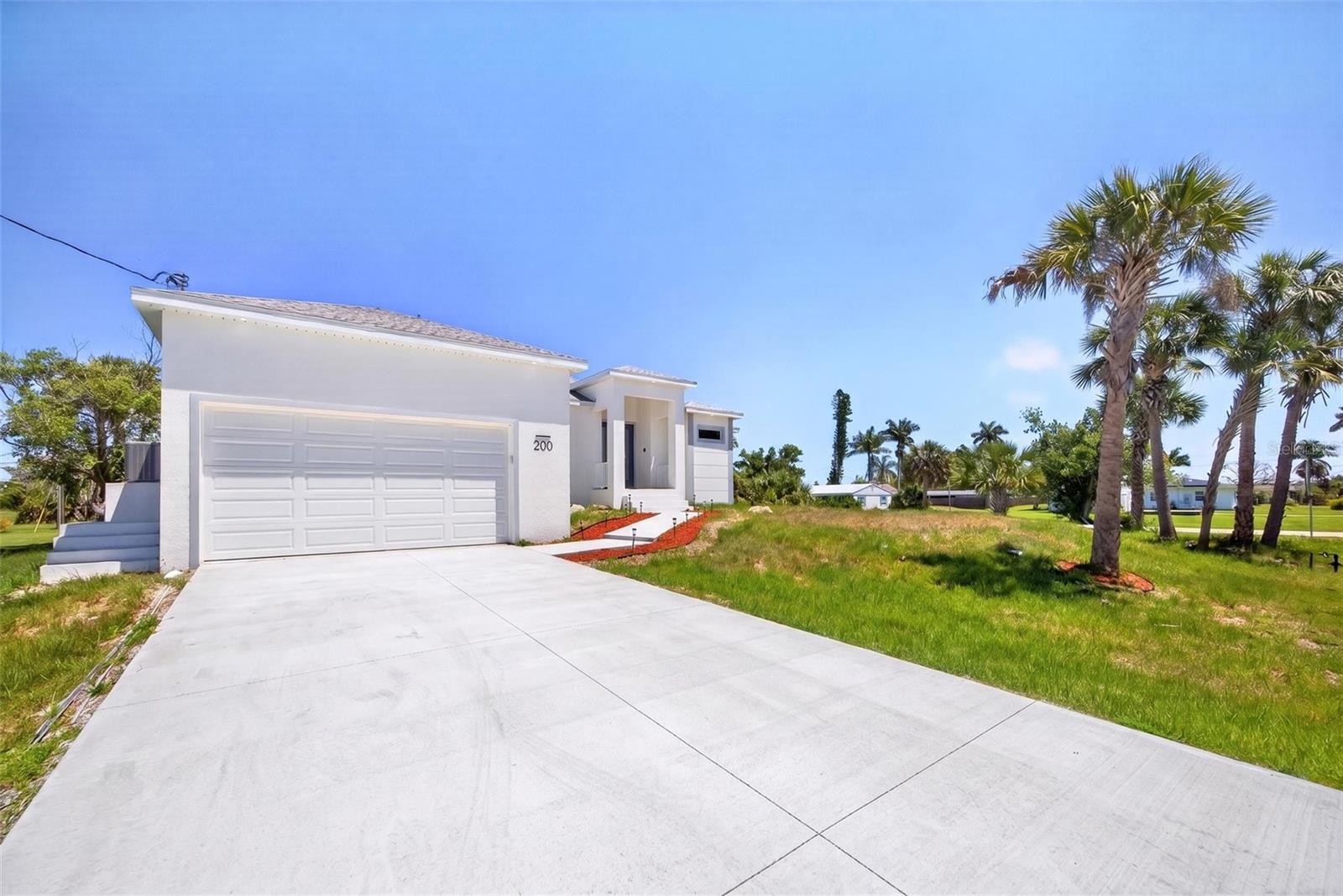 200 LEACH DR, PUNTA GORDA, FL, 33950