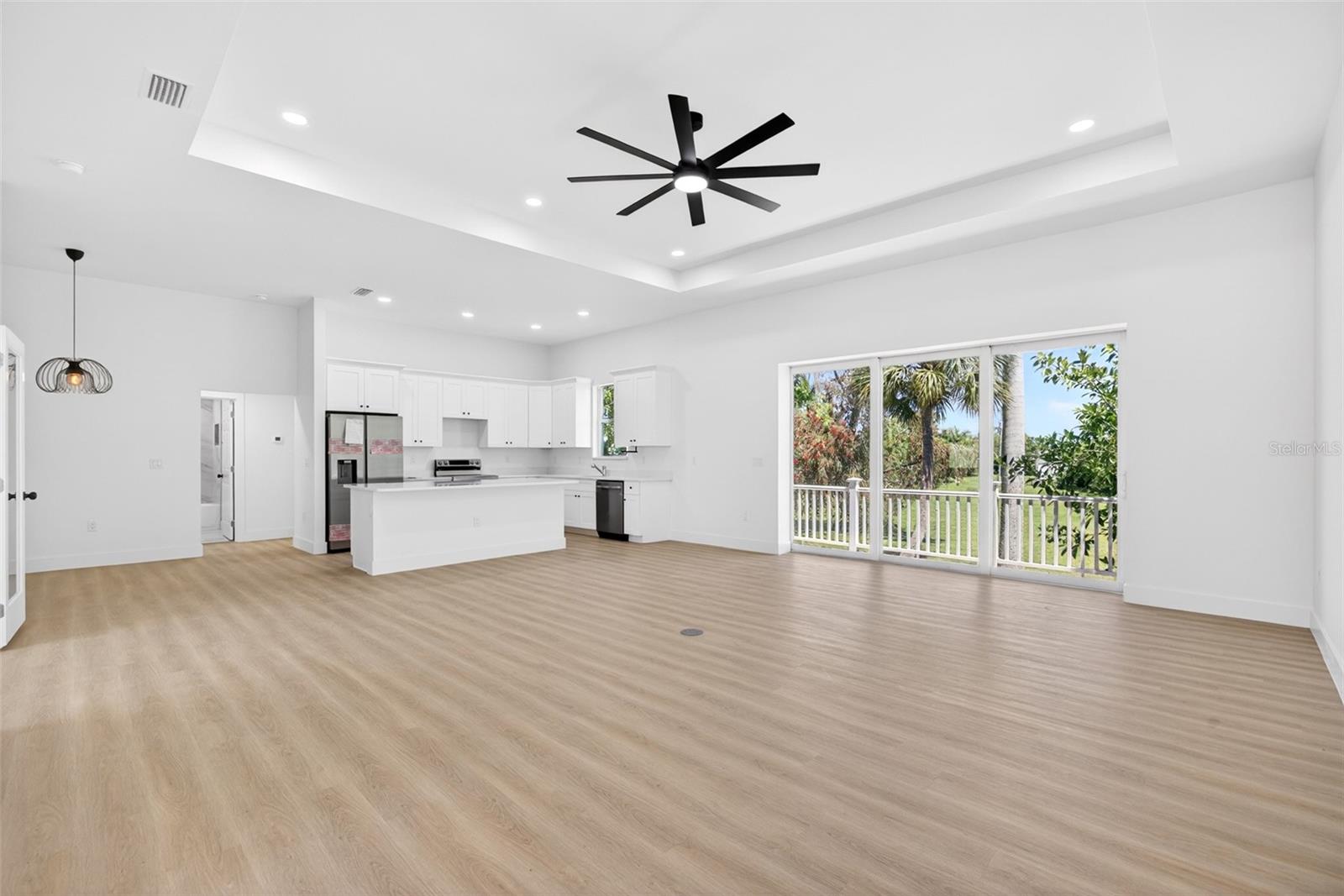 200 LEACH DR, PUNTA GORDA, FL, 33950