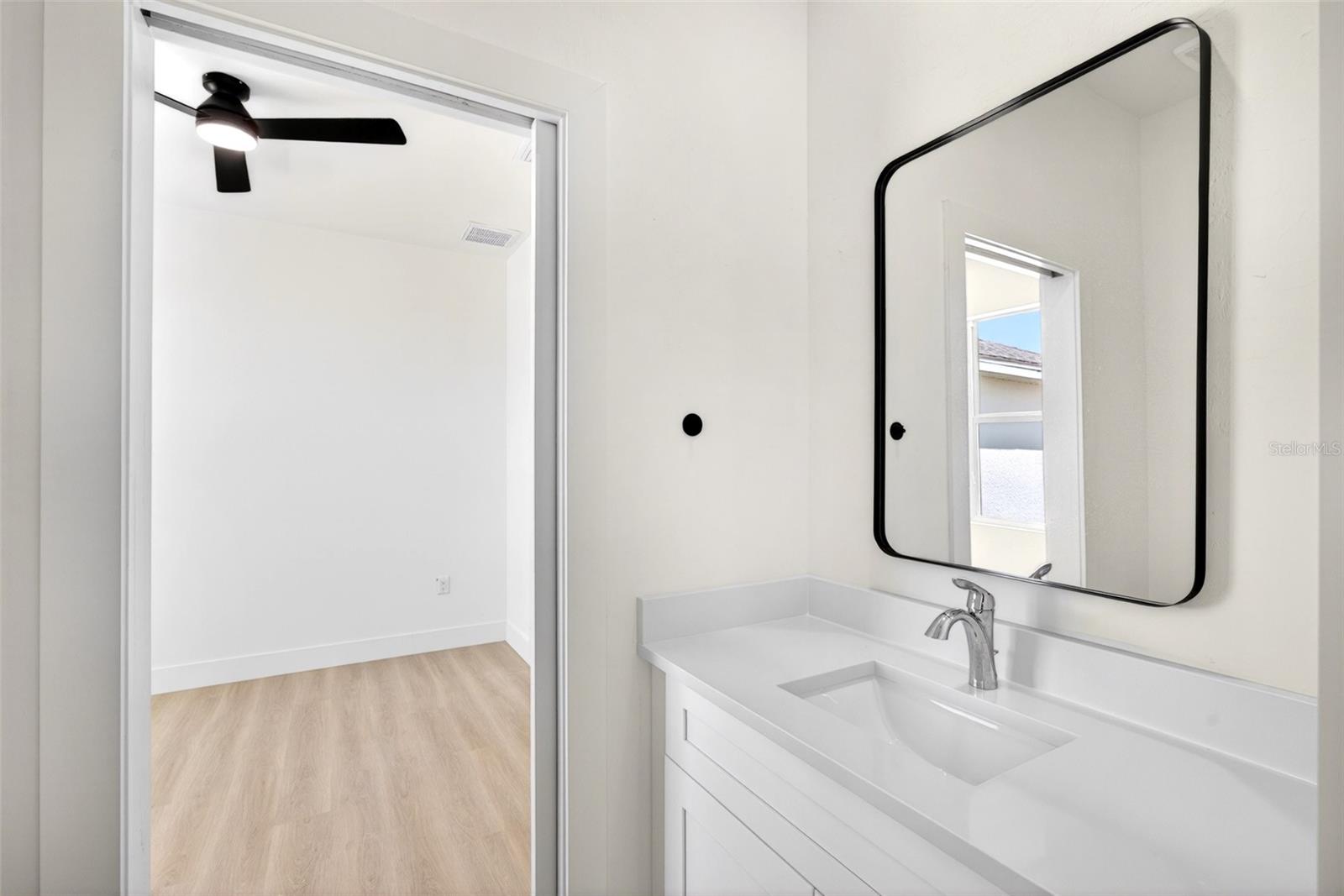 200 LEACH DR, PUNTA GORDA, FL, 33950