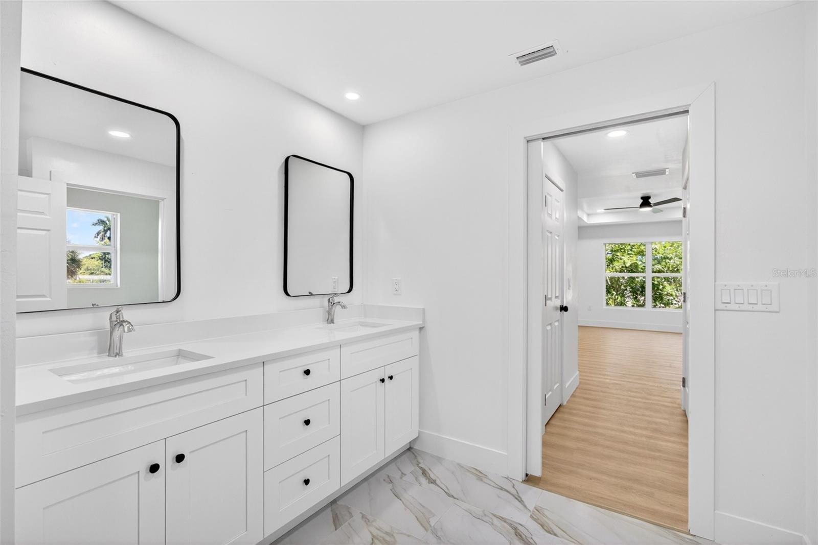 200 LEACH DR, PUNTA GORDA, FL, 33950