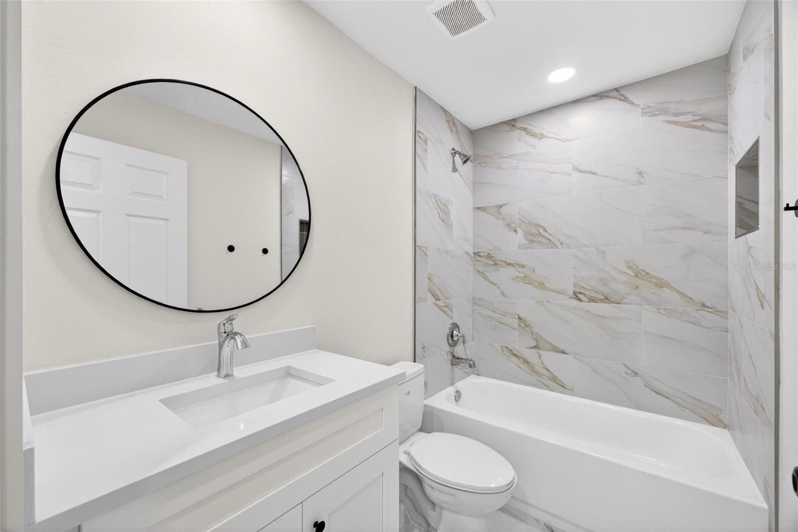 200 LEACH DR, PUNTA GORDA, FL, 33950