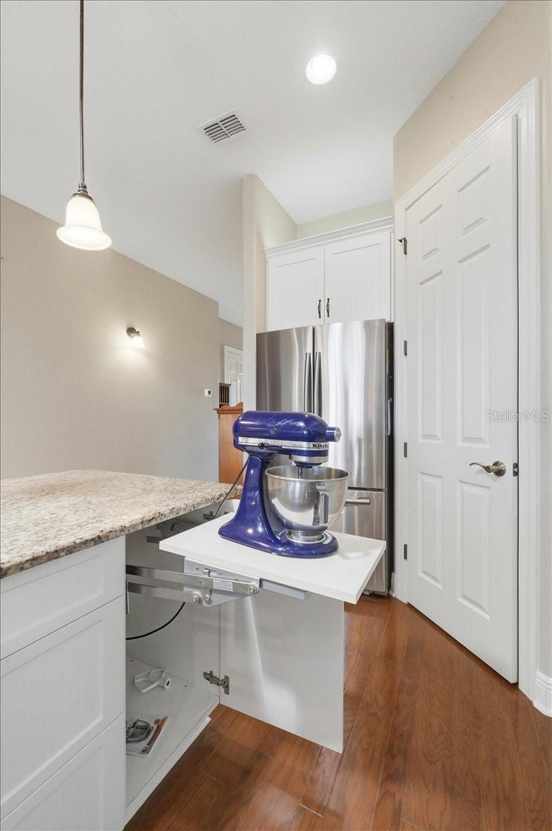 572 MEANDERING WAY, POLK CITY, FL, 33868