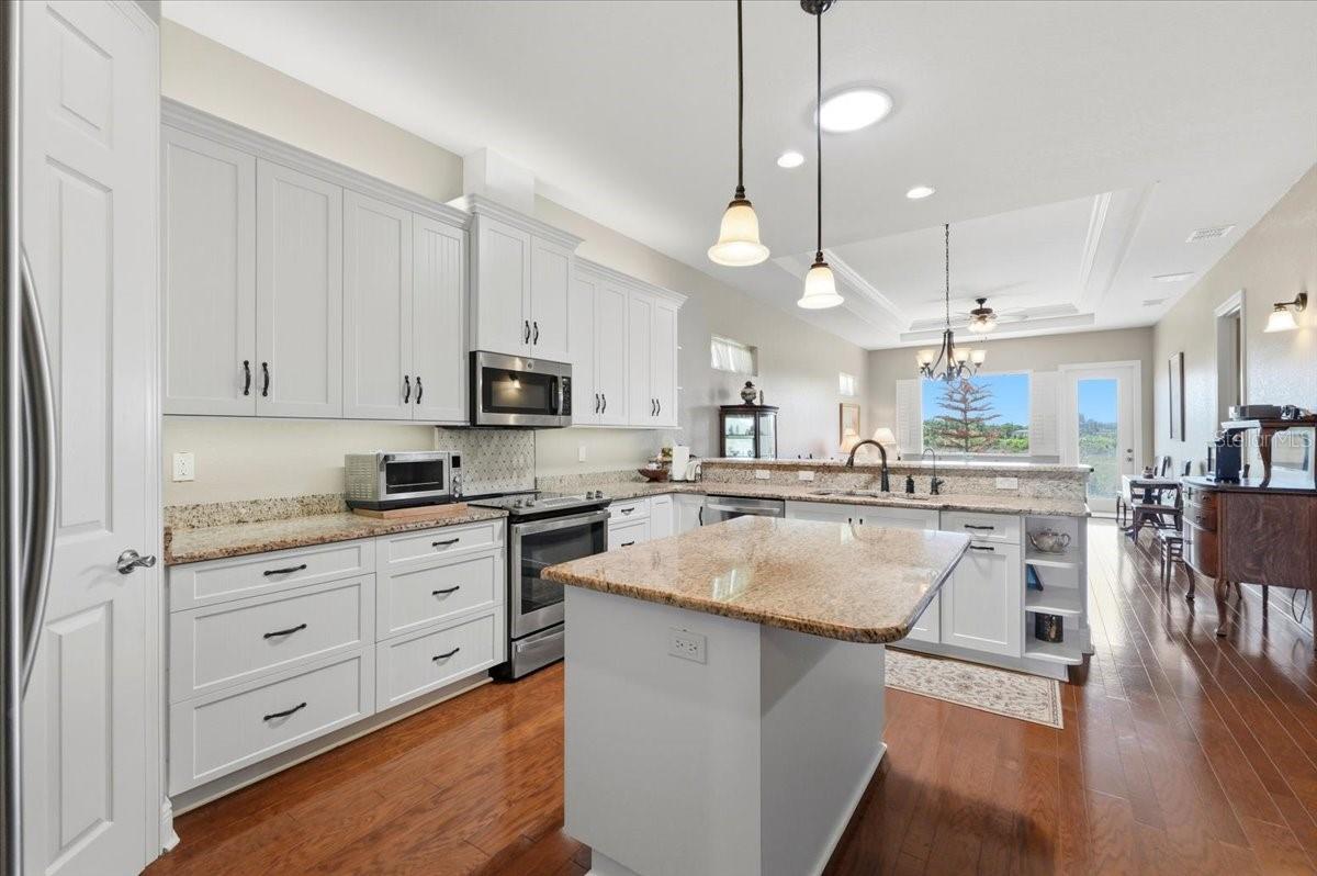 572 MEANDERING WAY, POLK CITY, FL, 33868