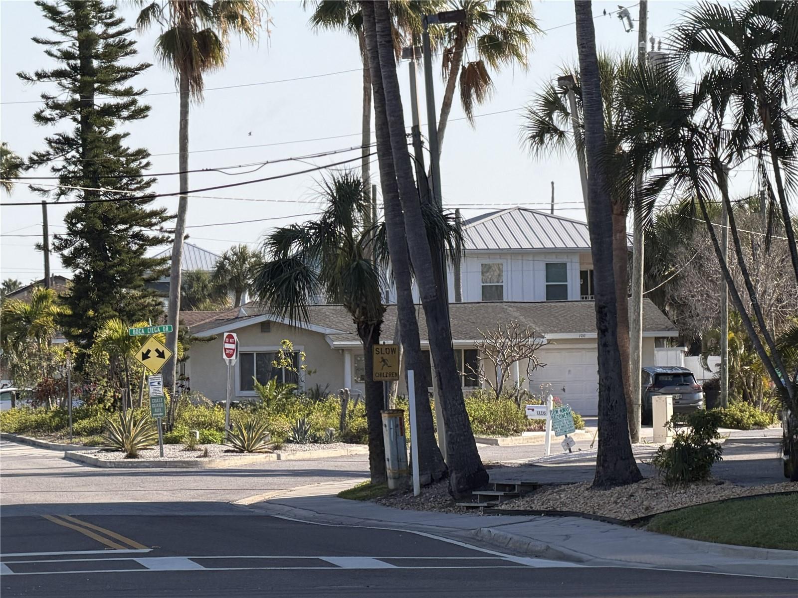 100 BOCA CIEGA DR, MADEIRA BEACH, FL, 33708