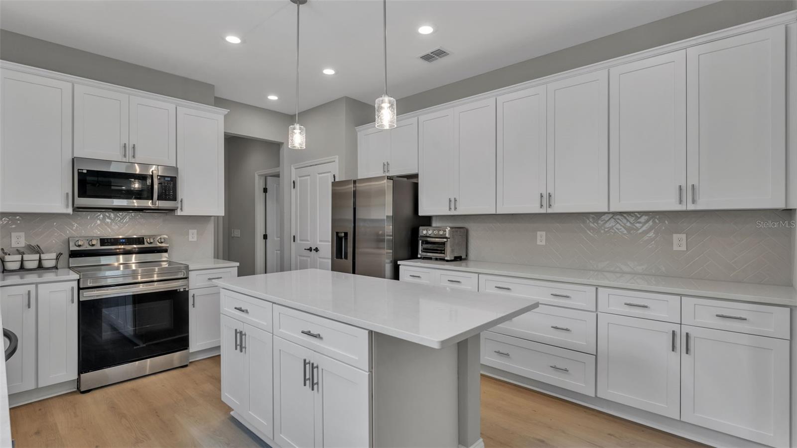 1221 KING AVE, LAKELAND, FL, 33803