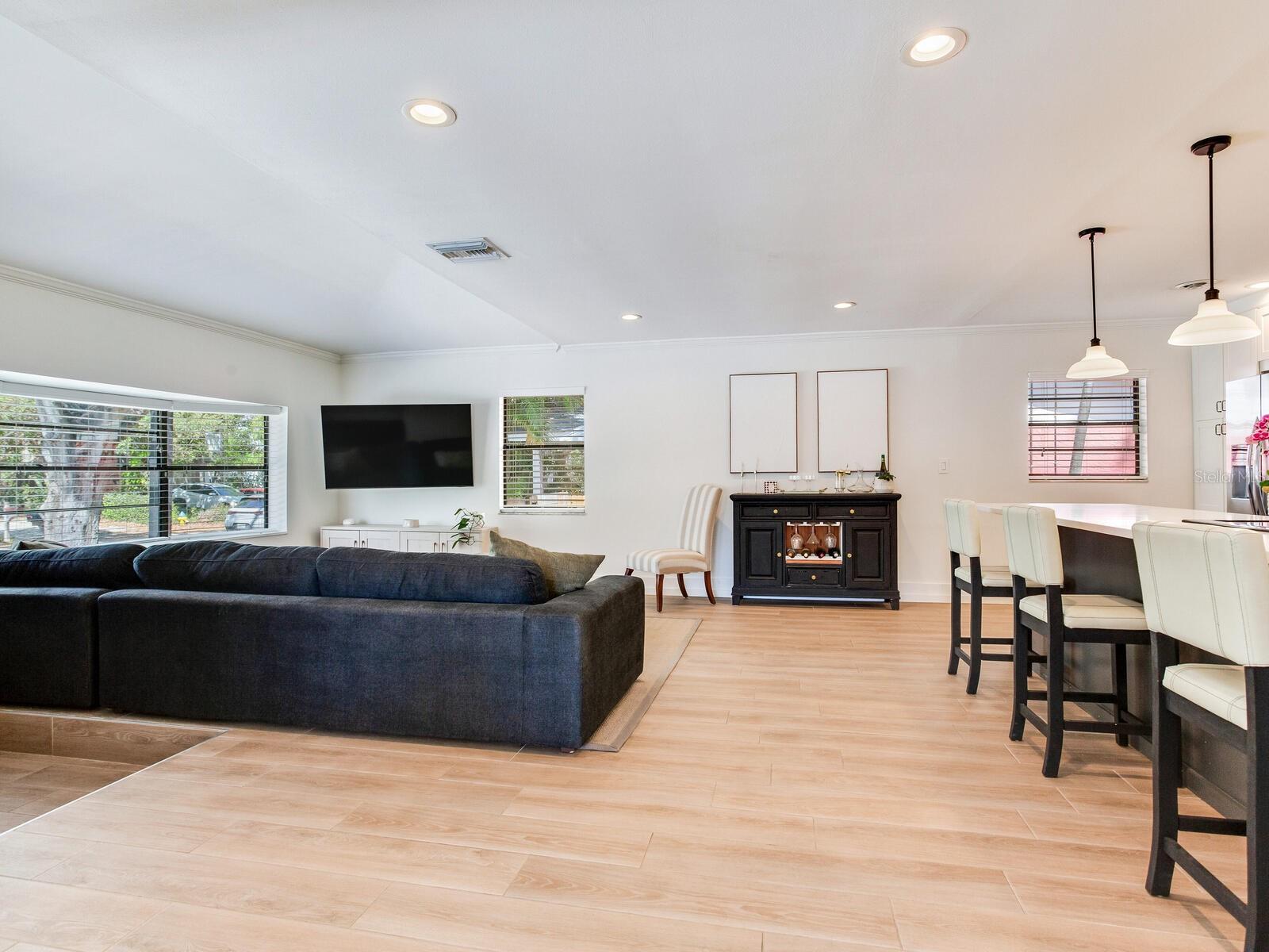 6118 S ELKINS AVE, TAMPA, FL, 33611