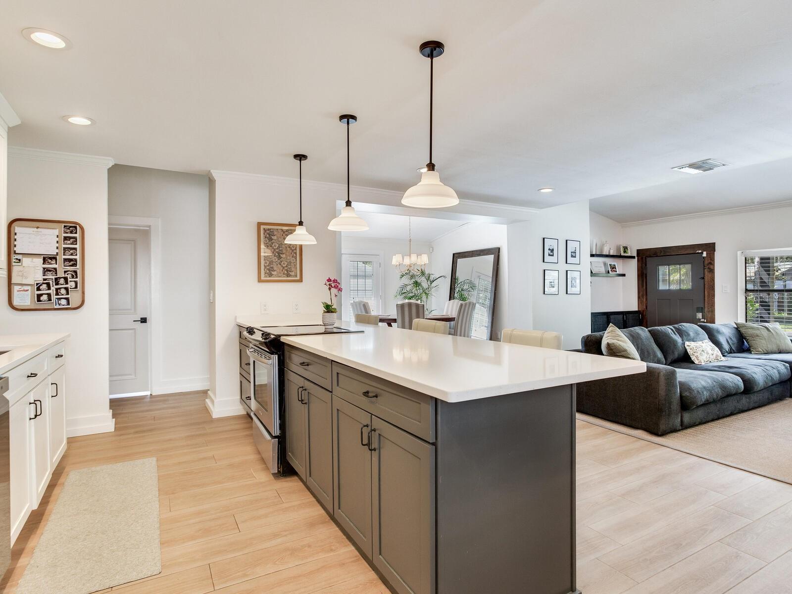 6118 S ELKINS AVE, TAMPA, FL, 33611