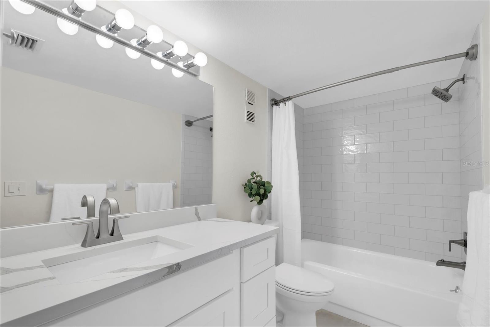 8 GLENCOE PL #105, DUNEDIN, FL, 34698