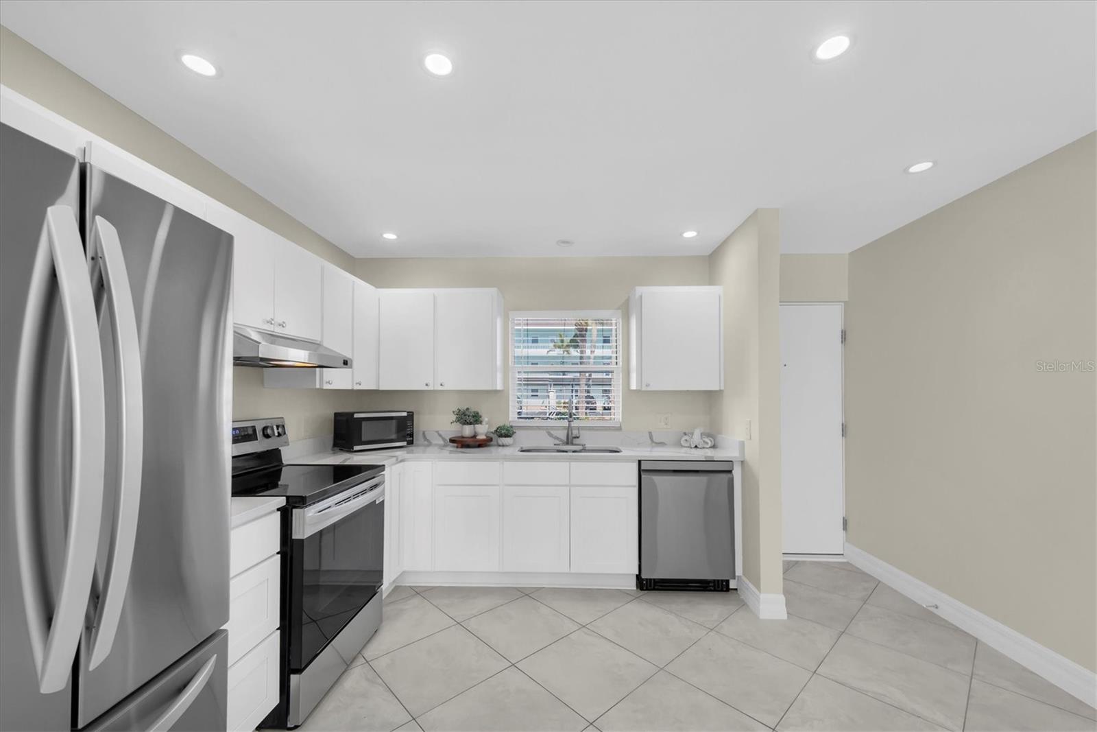 8 GLENCOE PL #105, DUNEDIN, FL, 34698