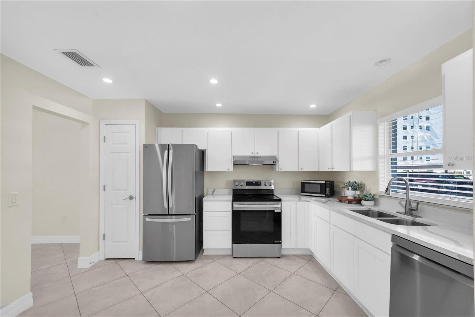 8 GLENCOE PL #105, DUNEDIN, FL, 34698