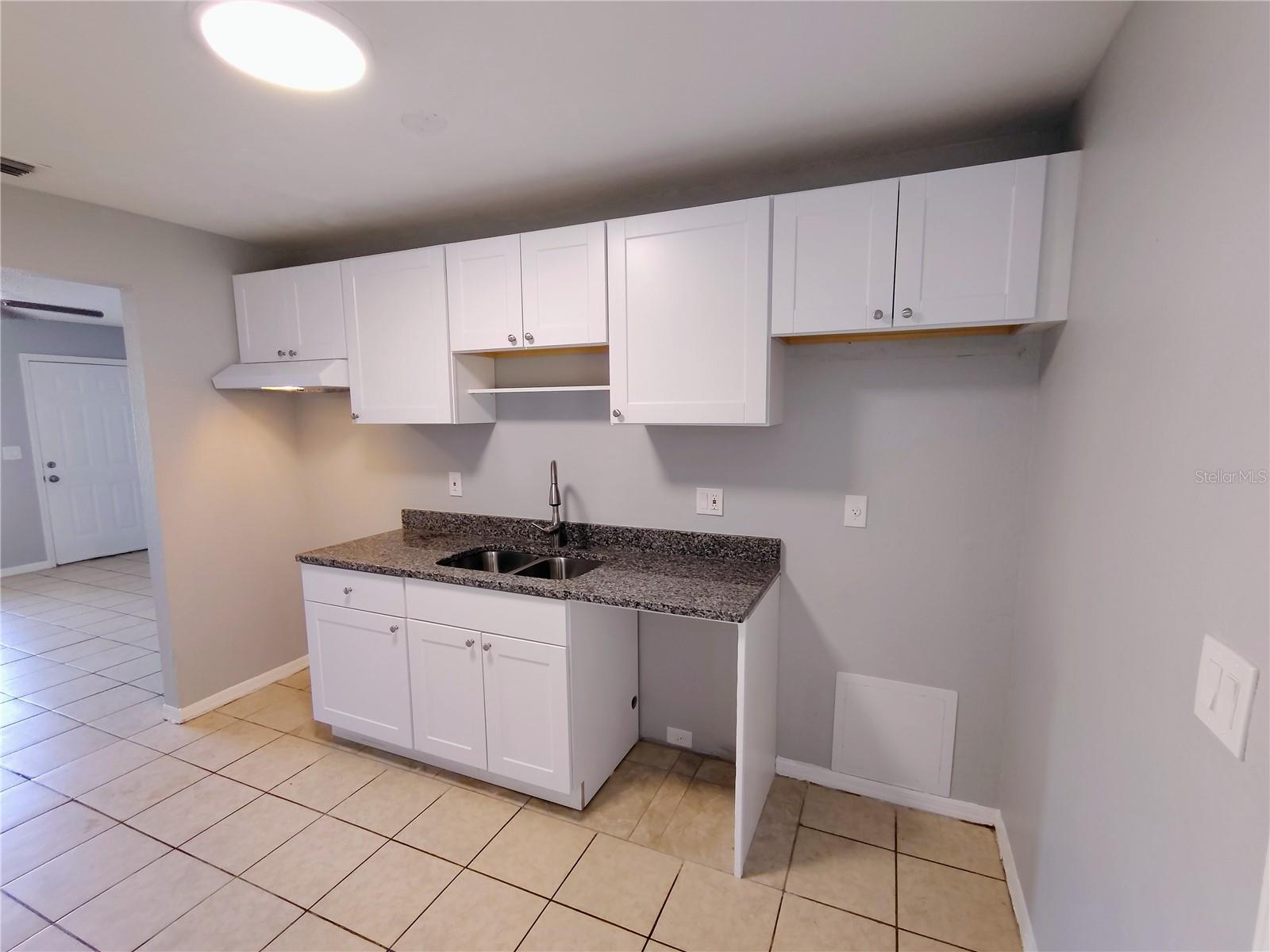 9435 LYNN LN #B, SEMINOLE, FL, 33777