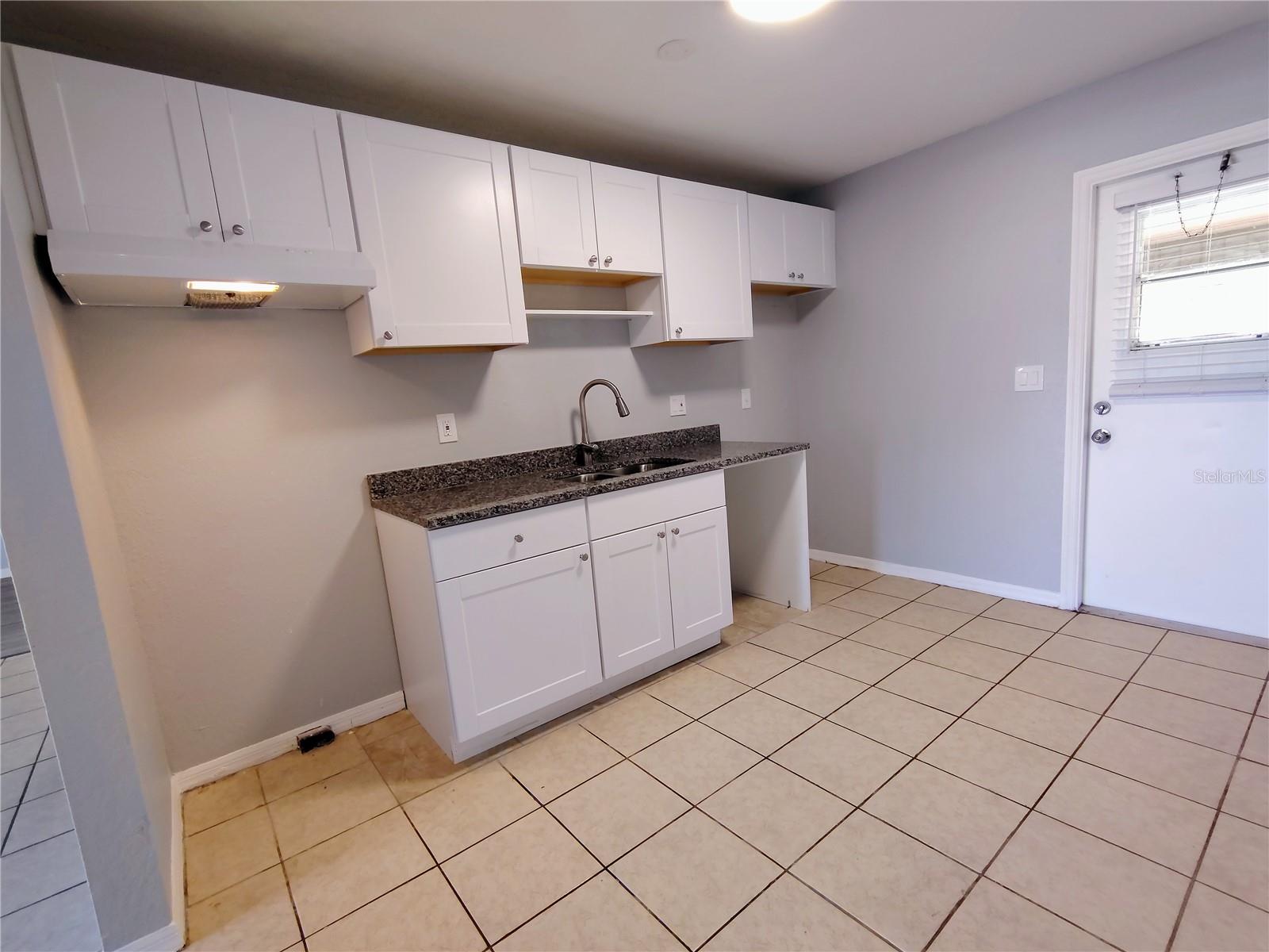 9435 LYNN LN #B, SEMINOLE, FL, 33777