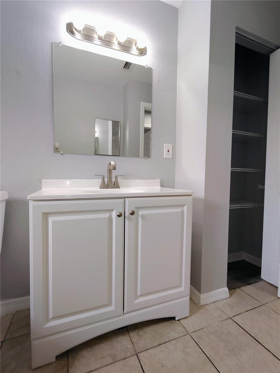 9435 LYNN LN #B, SEMINOLE, FL, 33777