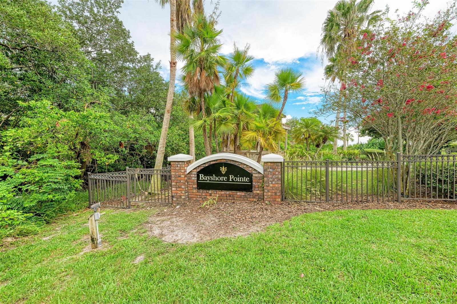 3047 POINTEVIEW DR, TAMPA, FL, 33611