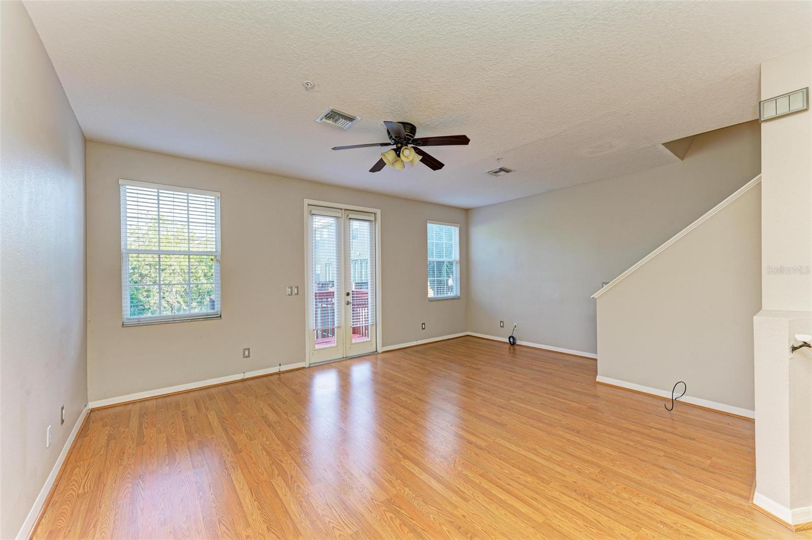 3047 POINTEVIEW DR, TAMPA, FL, 33611