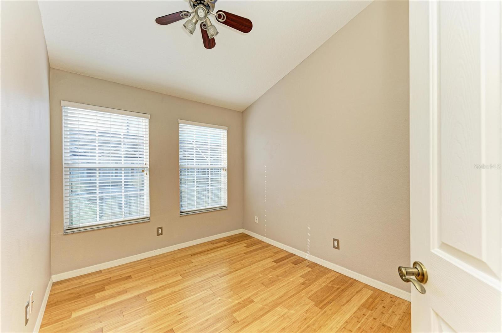 3047 POINTEVIEW DR, TAMPA, FL, 33611