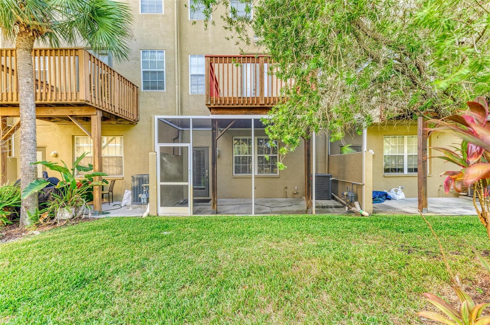 3047 POINTEVIEW DR, TAMPA, FL, 33611