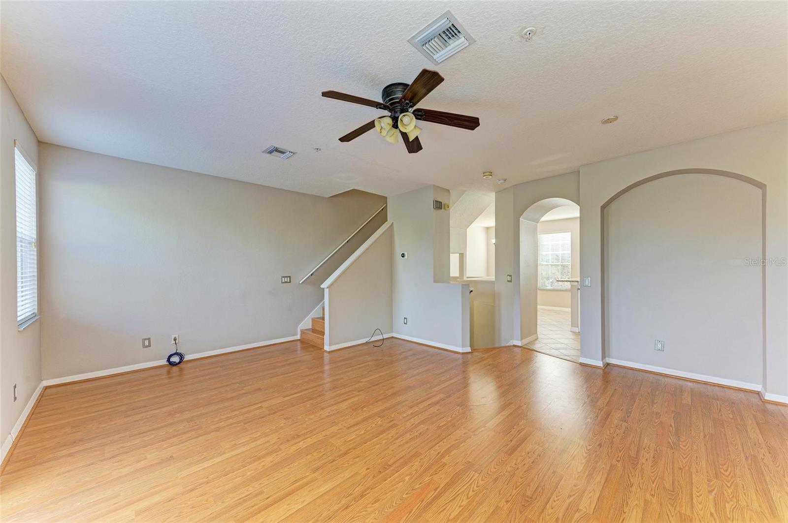 3047 POINTEVIEW DR, TAMPA, FL, 33611