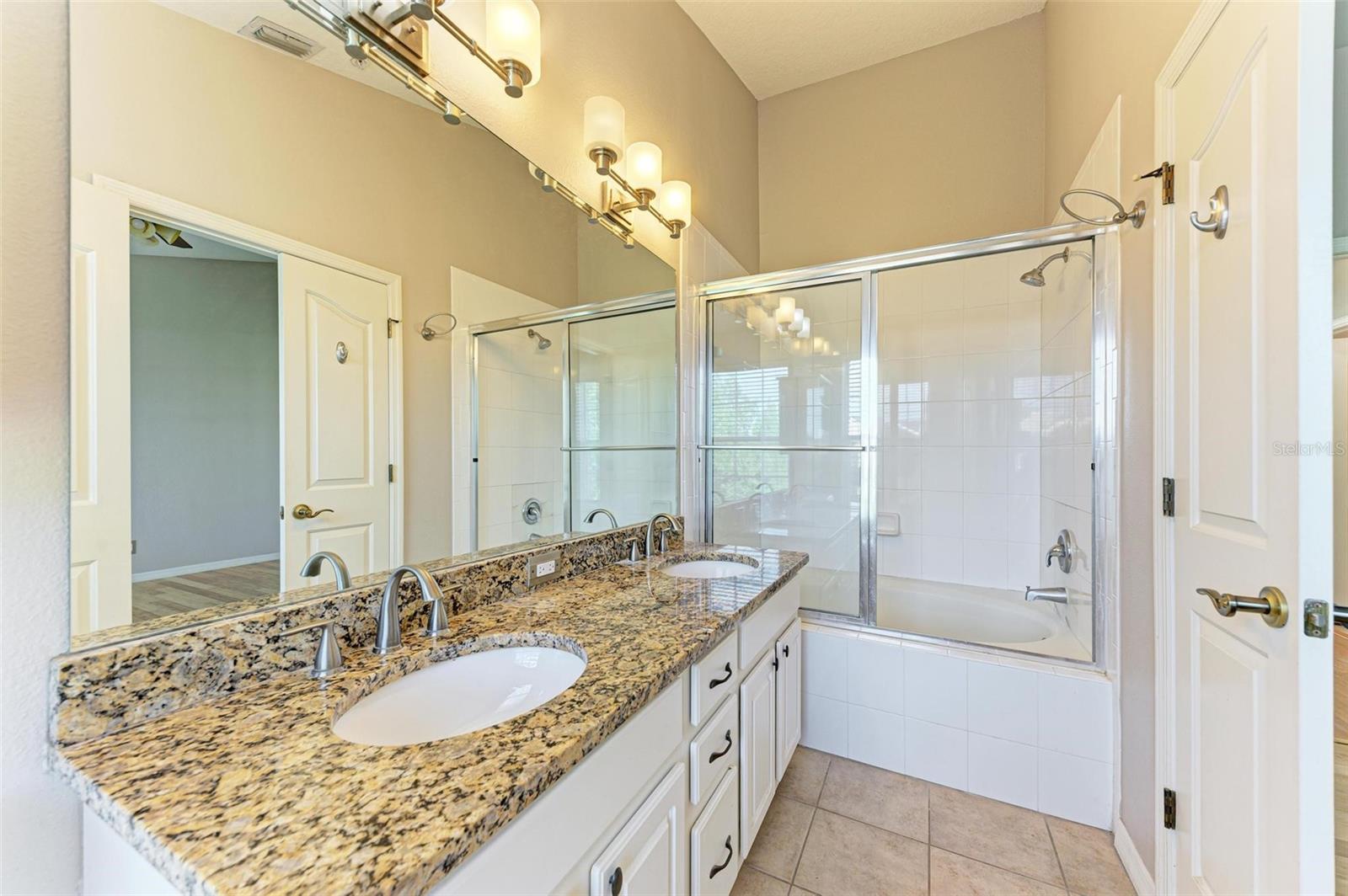 3047 POINTEVIEW DR, TAMPA, FL, 33611