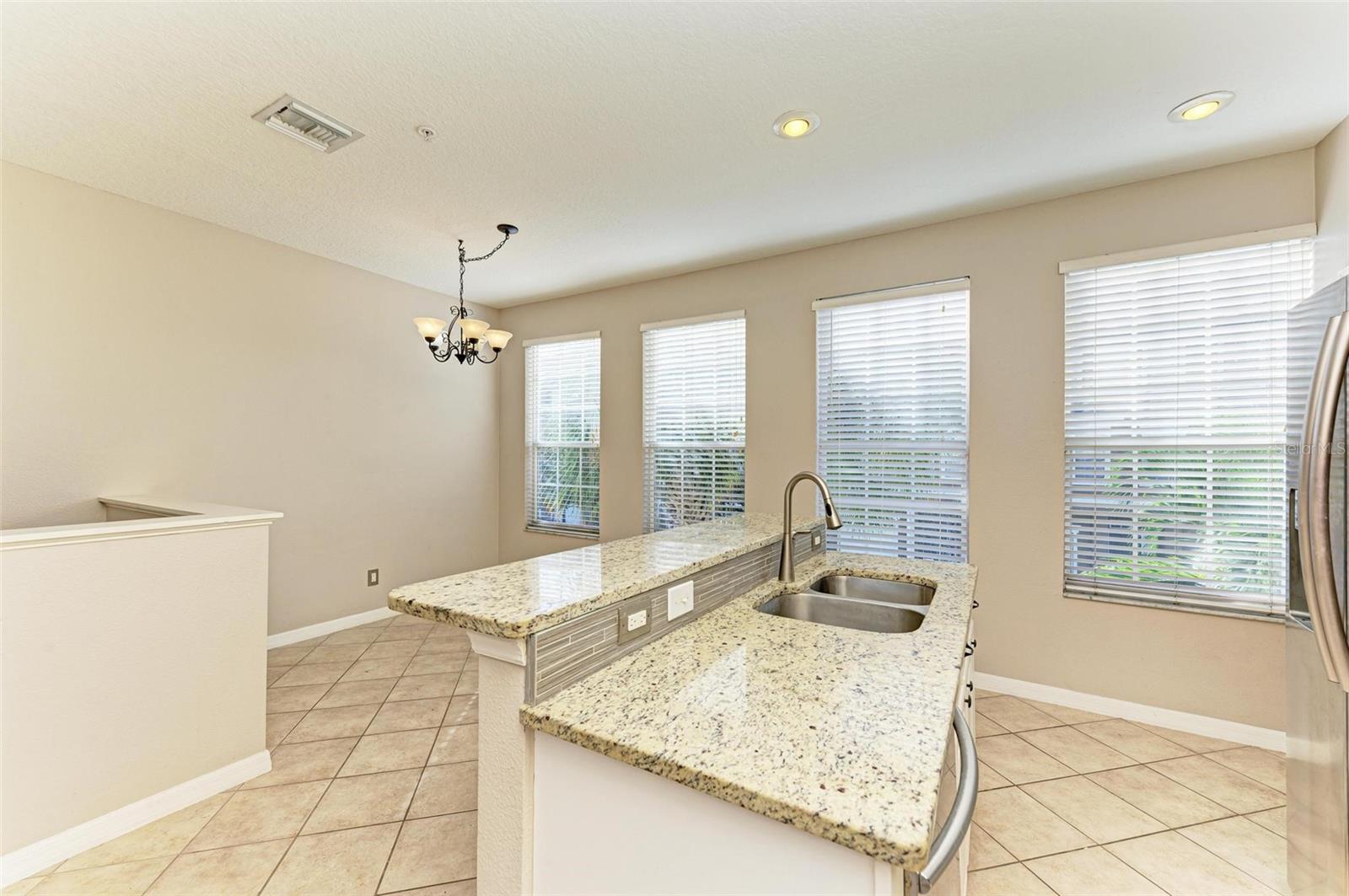 3047 POINTEVIEW DR, TAMPA, FL, 33611