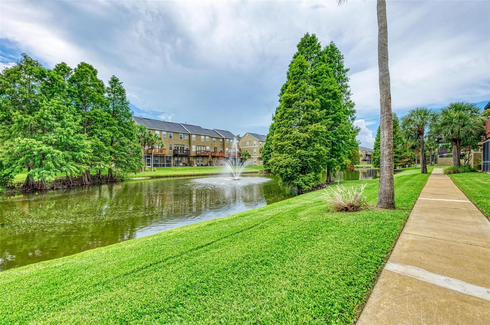 3047 POINTEVIEW DR, TAMPA, FL, 33611