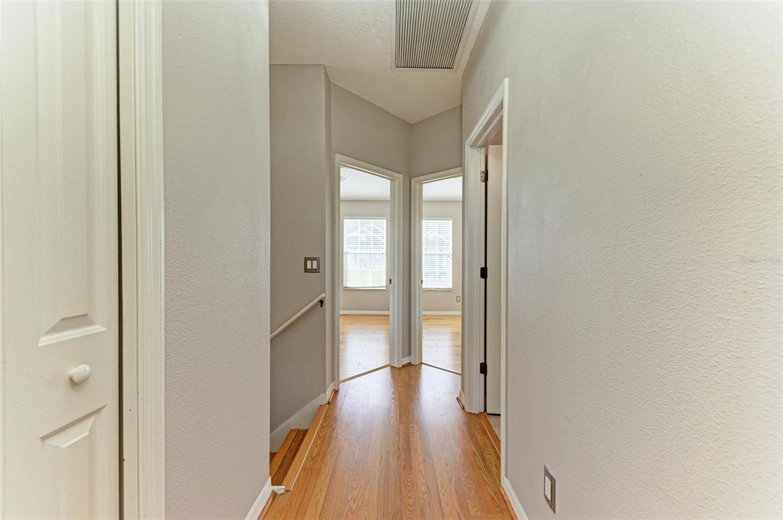 3047 POINTEVIEW DR, TAMPA, FL, 33611