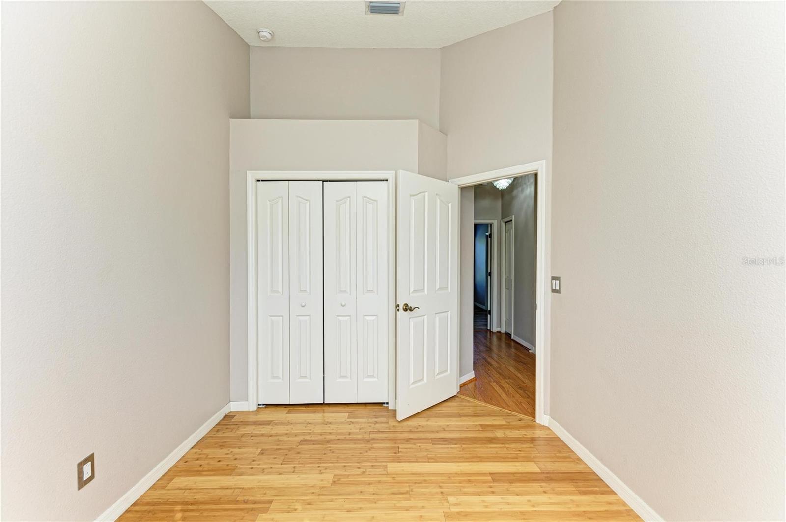 3047 POINTEVIEW DR, TAMPA, FL, 33611