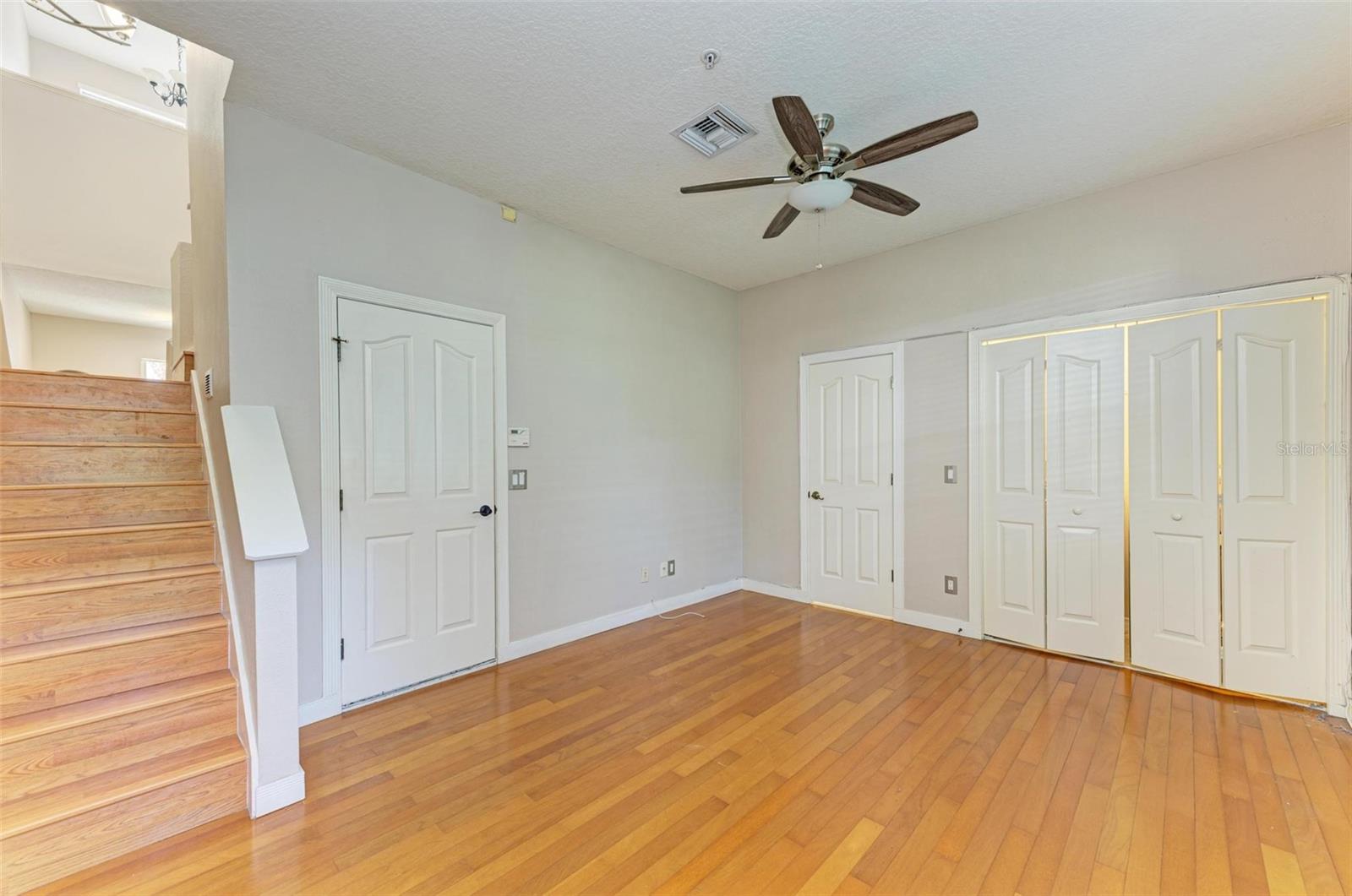 3047 POINTEVIEW DR, TAMPA, FL, 33611