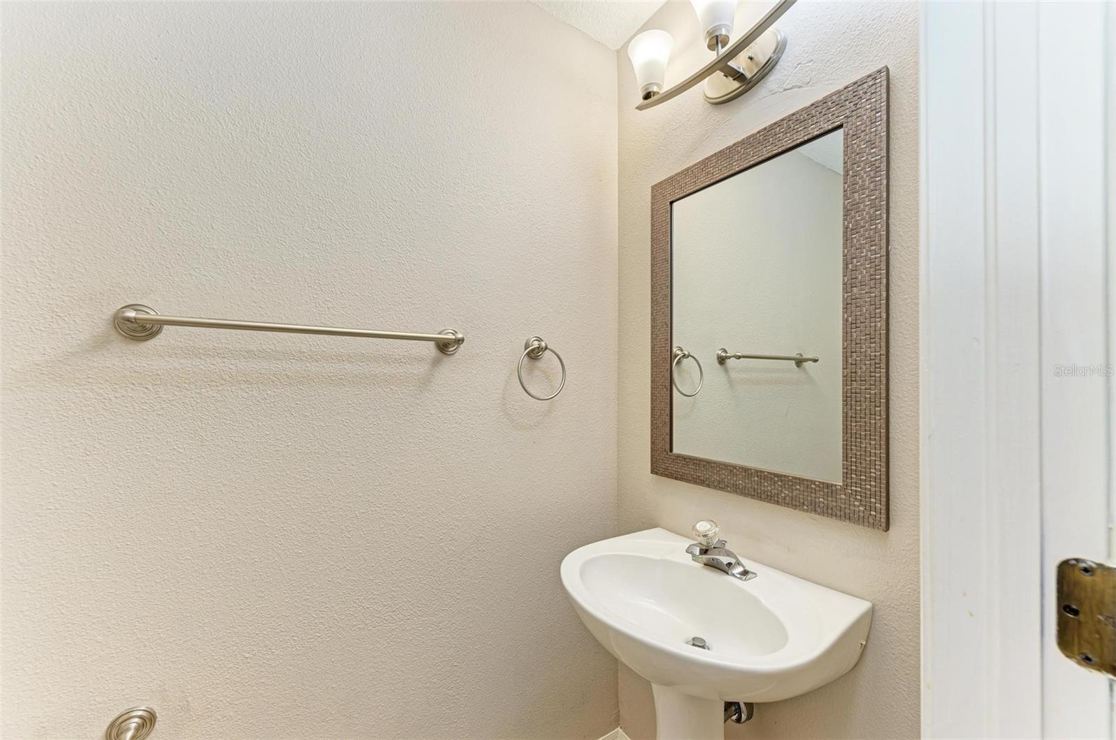 3047 POINTEVIEW DR, TAMPA, FL, 33611