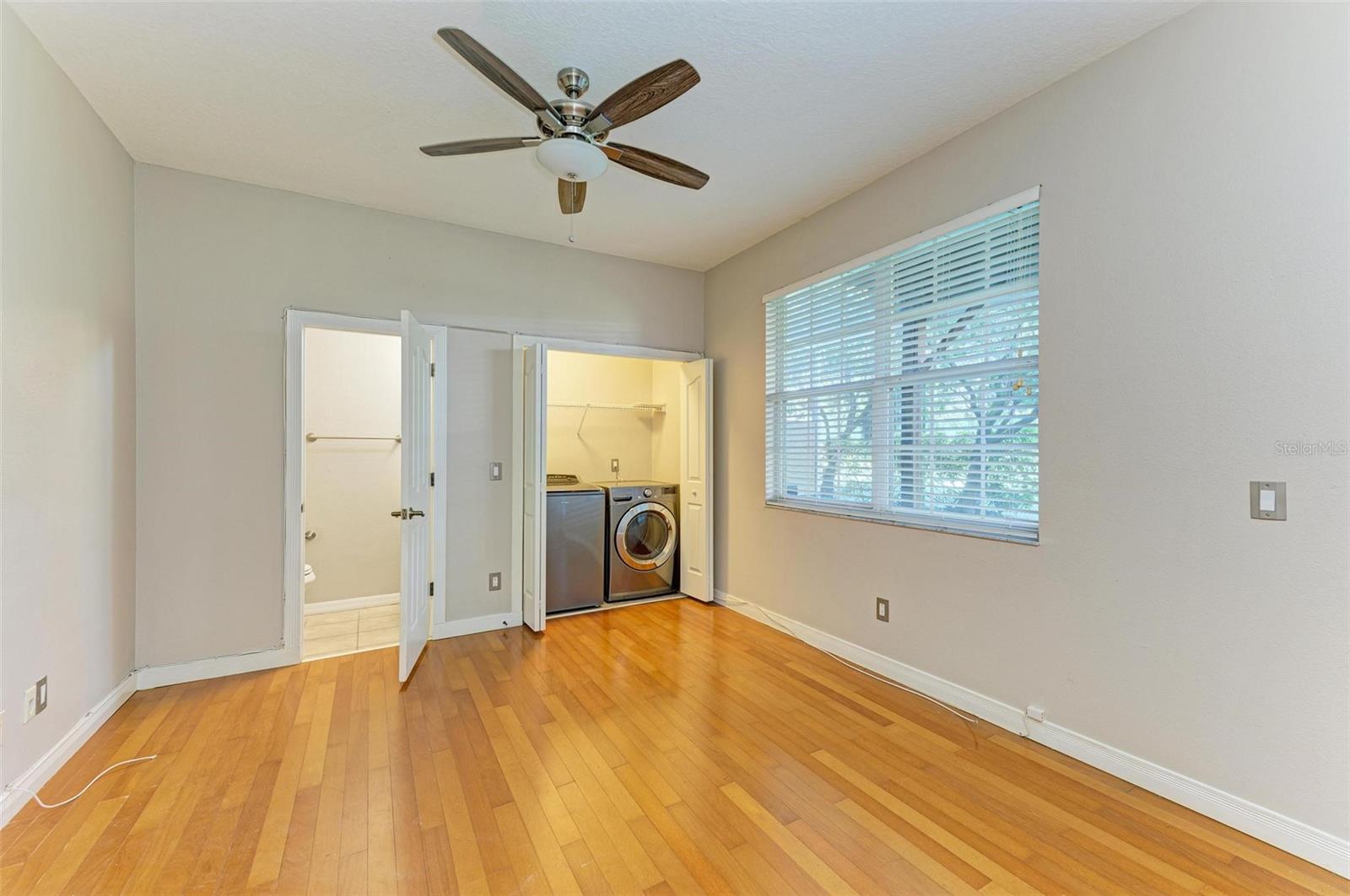 3047 POINTEVIEW DR, TAMPA, FL, 33611