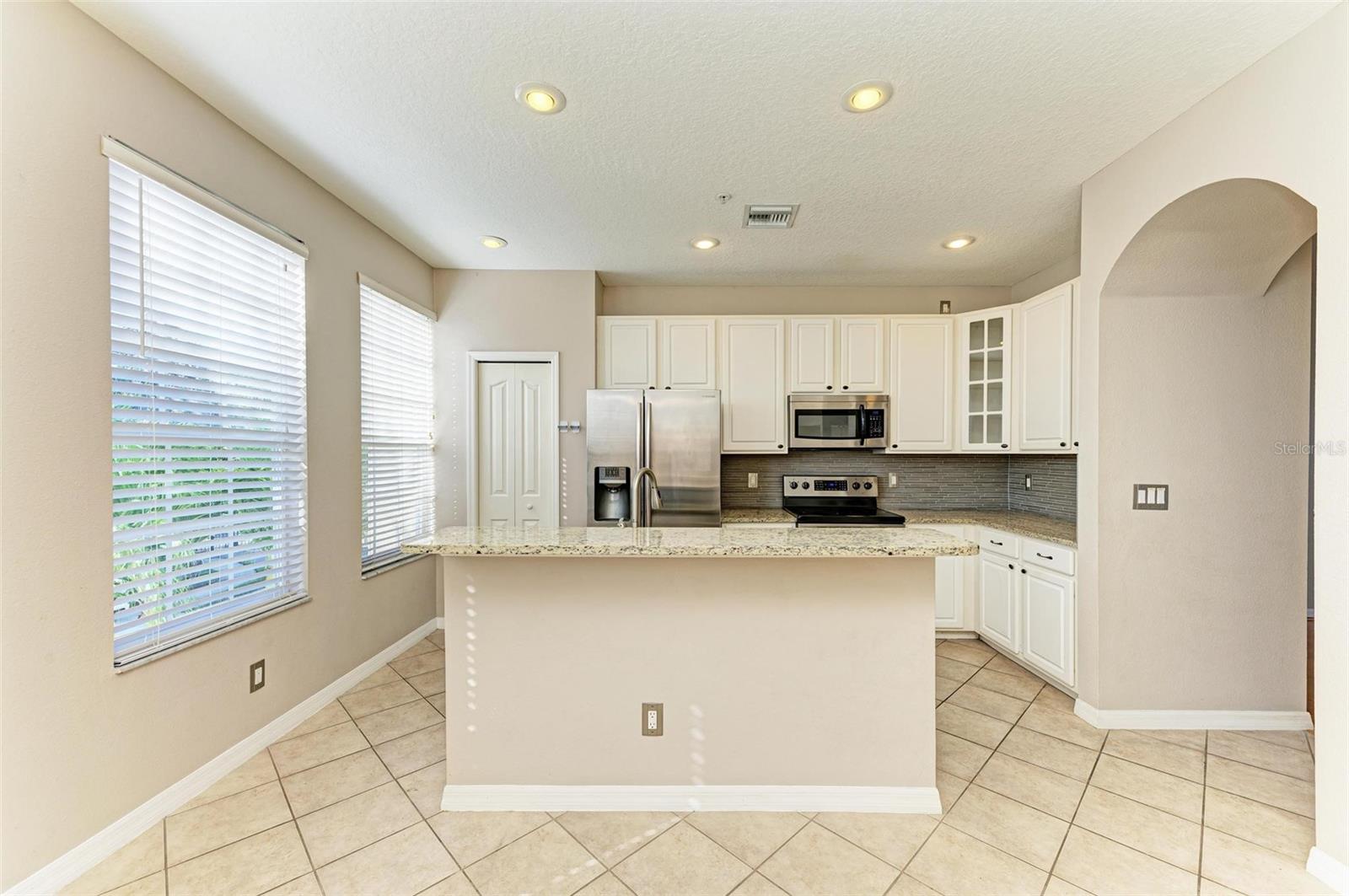 3047 POINTEVIEW DR, TAMPA, FL, 33611