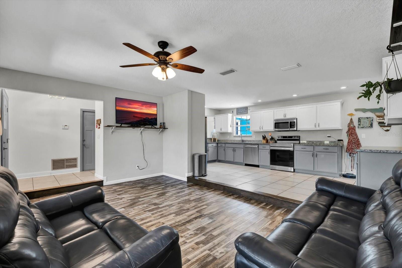 245 COUNTRY CIRCLE DR E, PORT ORANGE, FL, 32128