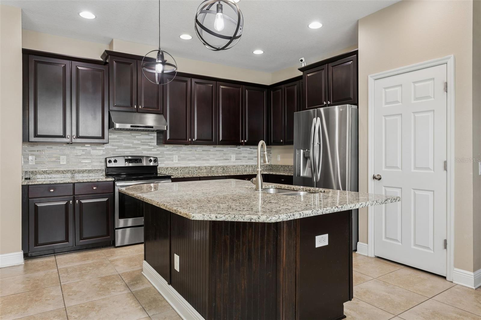 19546 WHISPERING BROOK DR, TAMPA, FL, 33647